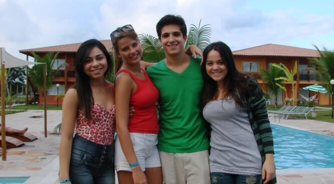 Elenco do Diário de Débora descansa no apartamento da Ala Corais