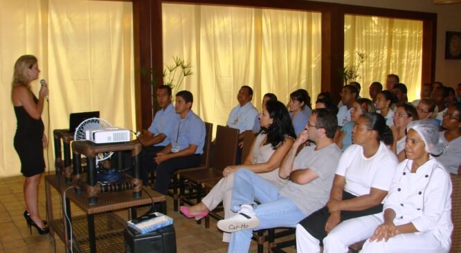 Vice-presidente do Grupo Caproni faz palestra no La Torre Resort