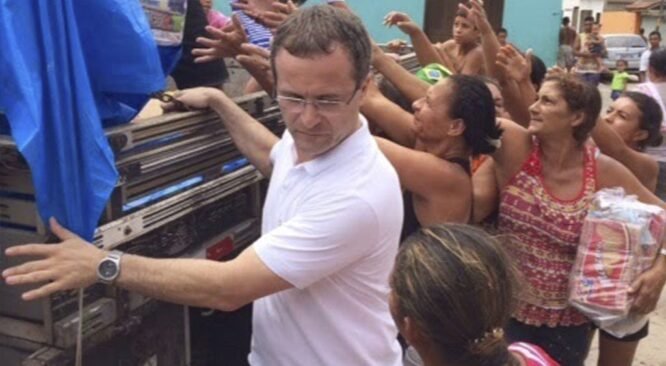 LaTorre Resort distribui cestas básicas a desabrigados de Santa Cruz Cabrália