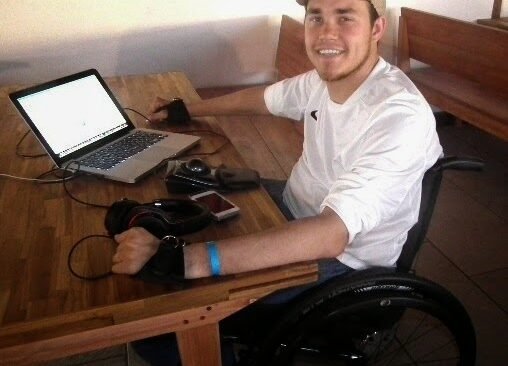 Jornalista cadeirante dribla dificuldades e cobre Copa do Mundo