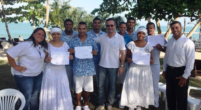 Ex-Secretário de Turismo da Bahia palestra para profissionais do Resort La Torre em Porto Seguro