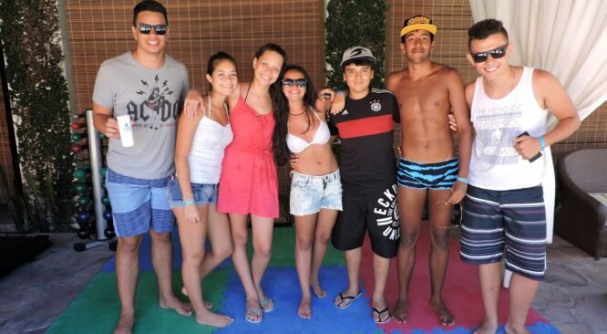 Ator Nícholas Torres tira férias no La Torre Resort em Porto Seguro