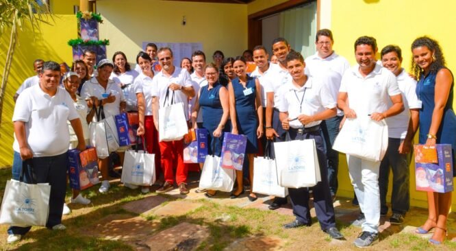 La Torre Resort distribui Cestas Natalinas aos seus colaboradores